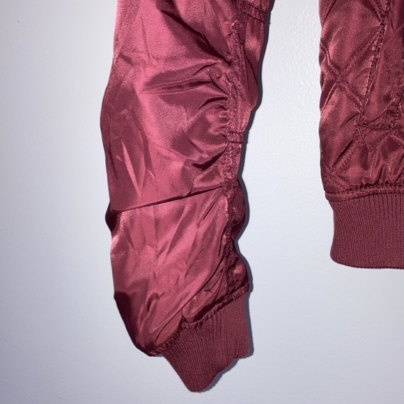 The Story Satin Twill Maroon Quilted Puff Zip Front Bomber Jacket Size Medium - Picture 5 of 8